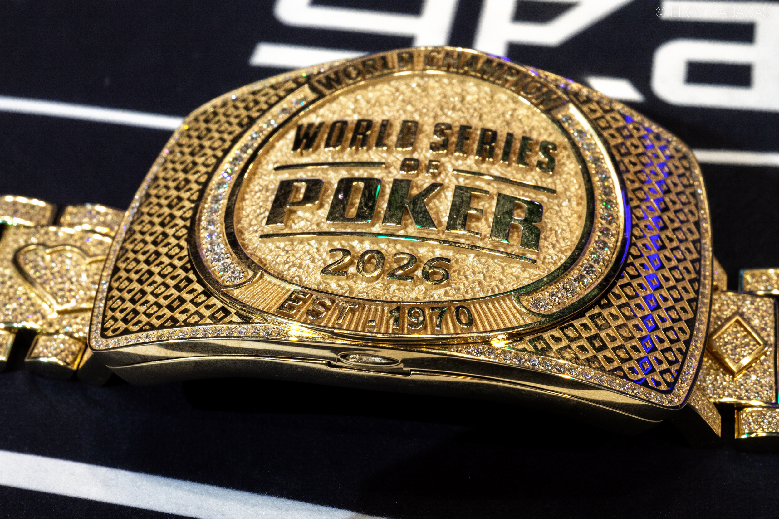 WSOP 主赛事首日淘汰战：六高底牌玩家豪赌全军覆没的心理博弈解析 - 真人百家乐